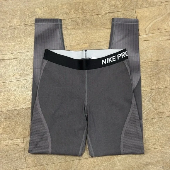 Nike Pro Hyperwarm Gray Leggings Size Small - Picture 1 of 4